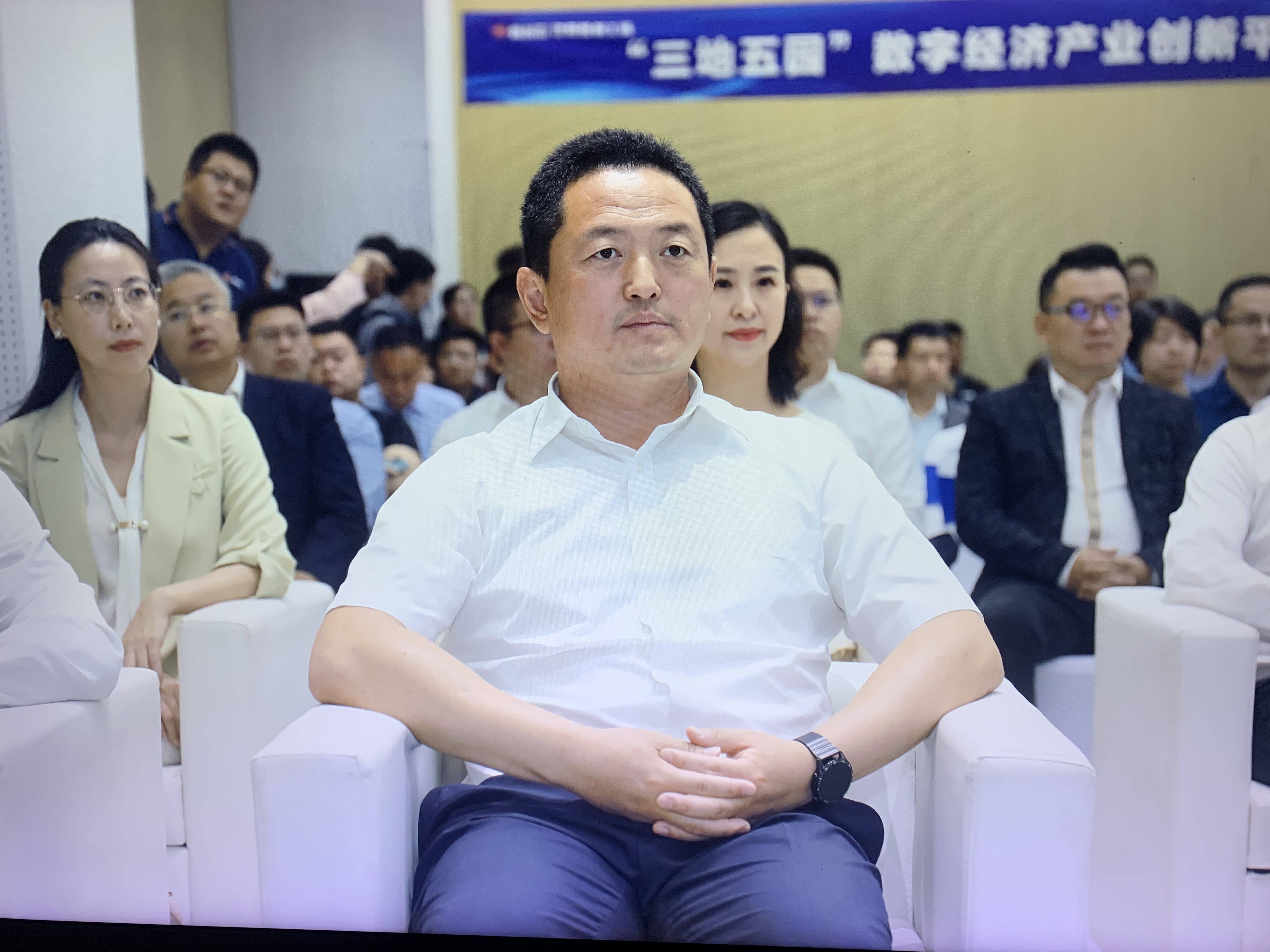 皇姑区人民政府区长 李盛双创街控股董事长苗英伟在发言中表示"三