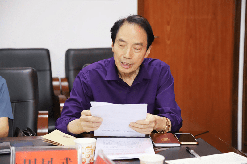 座谈会由胡文科同志主持.