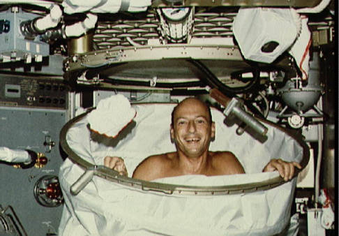 宇航员用的密封浴桶图片
