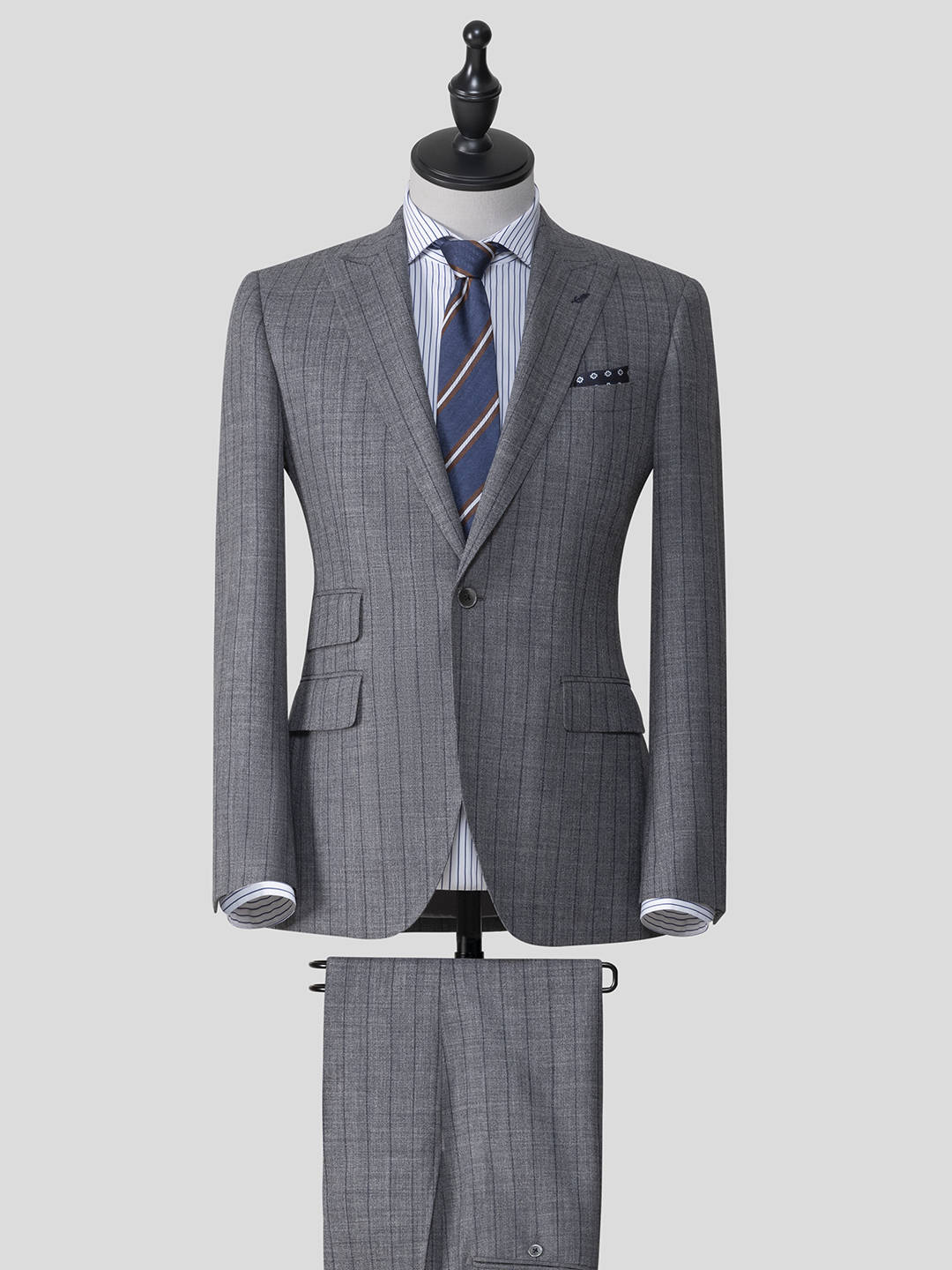 自律者的天堂:条纹西装