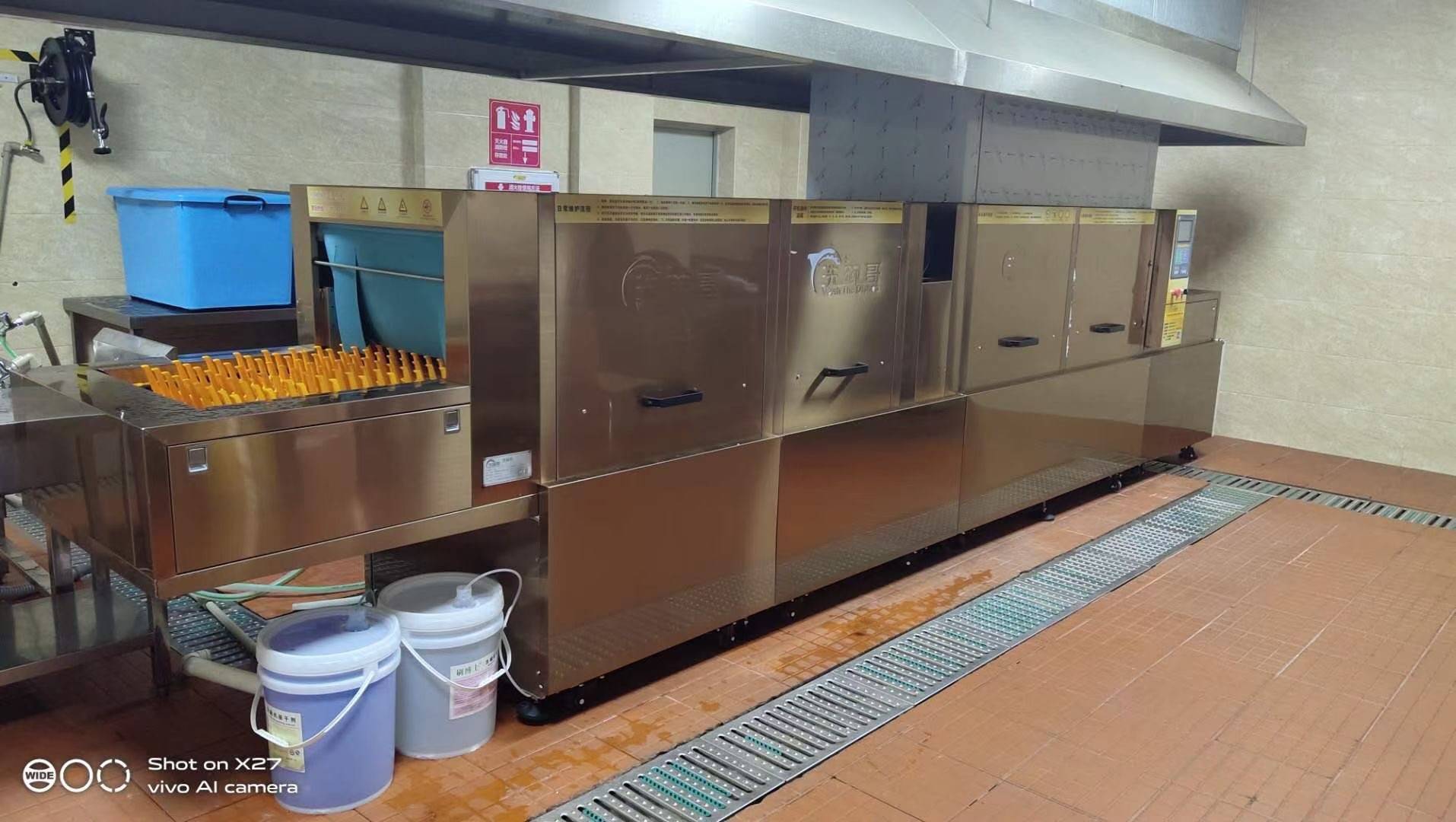 工厂商用洗碗机节省更多资源