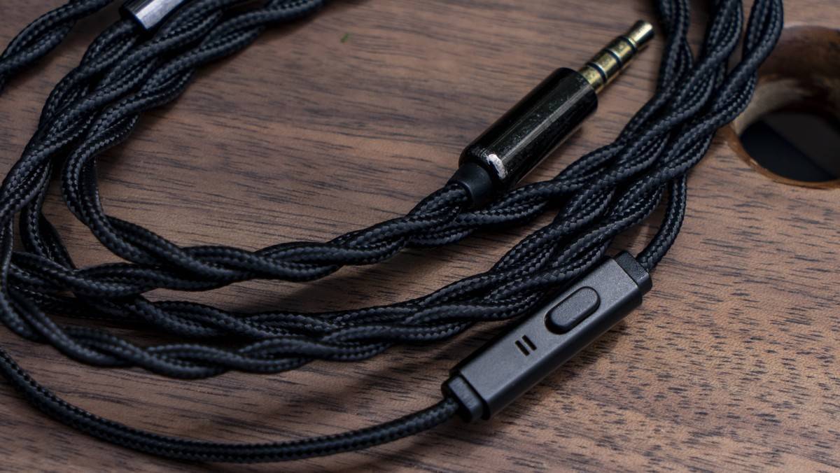 余音sg-01:虽然定价199,但这耳机真不闹着玩.