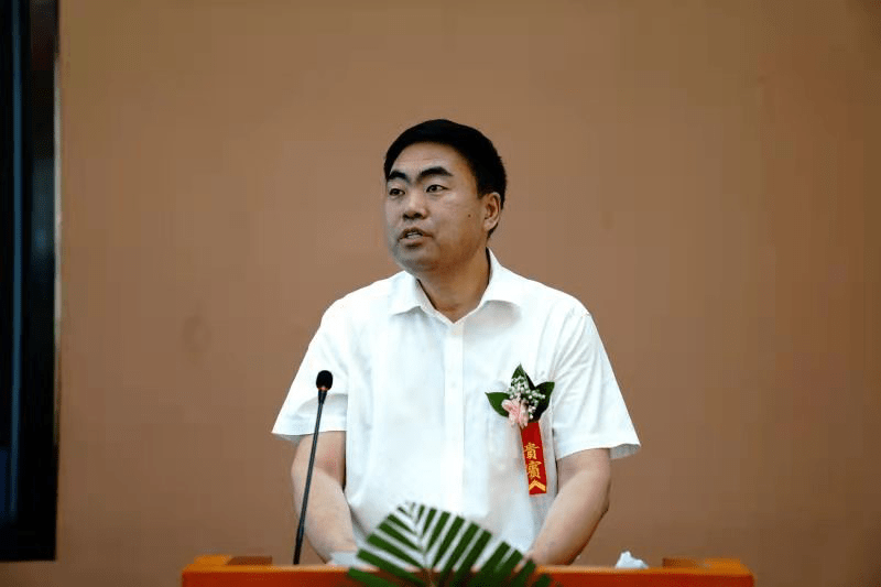 厅高新处郎咸波处长;哈尔滨信息工程学院党委书记吕哲峰,副校长李秉治