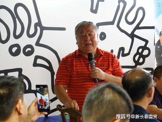 相声名家赵炎近照曝光与马季合作27年如今70岁身材发福状态好