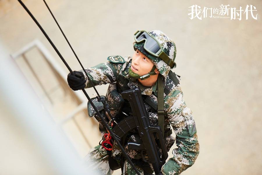 《我们的新时代》以真实人物的故事为改编范本,其中单元剧《排爆精英