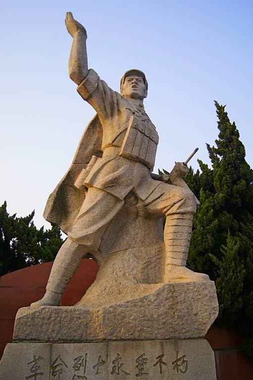 头颅洒热血,他们为祖国的繁荣昌盛,用自己的生命谱写了"义勇军进行曲"