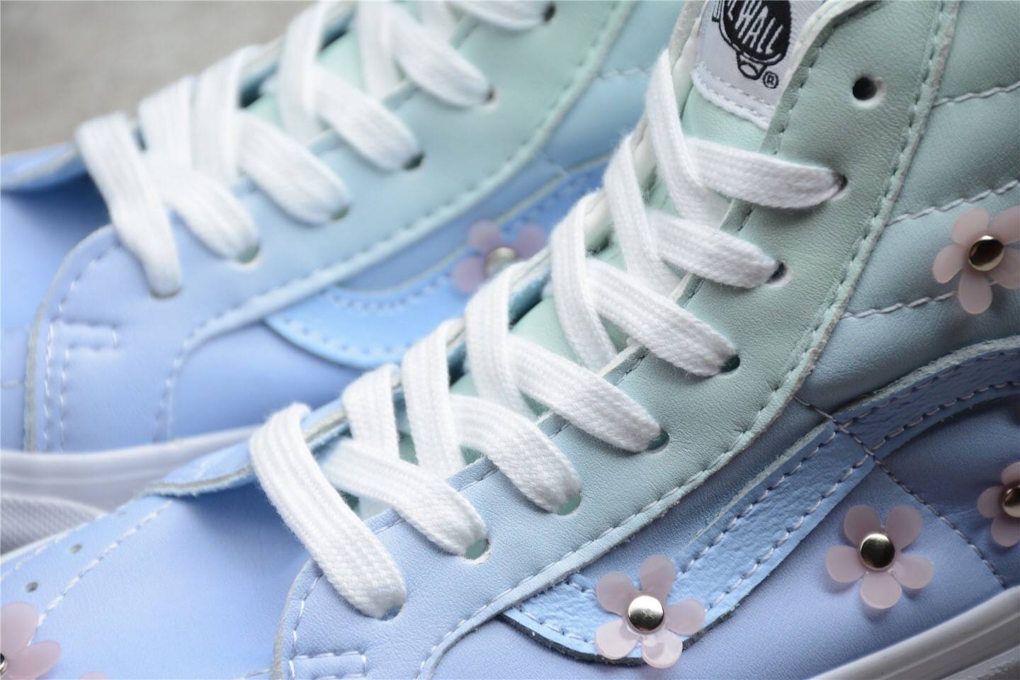 万斯渐变蓝小花vanssk8hi海绵宝宝联名高帮帆布鞋