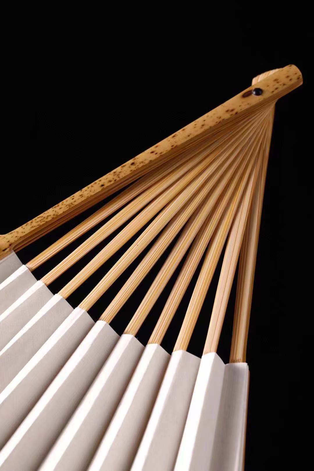 文玩折扇的身上到底藏着哪些秘密?_扇子