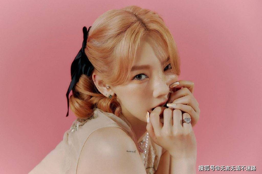 雀斑|金泰妍，粉色背景雀斑妆，唯美微距摄影