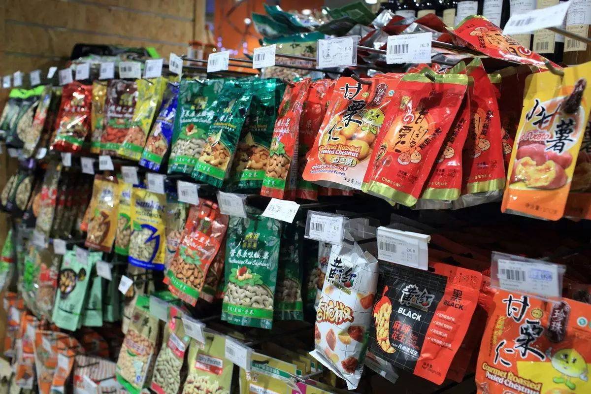 品类|零食休闲店日渐风靡，零欢铺子凭借多品类零食独领风骚