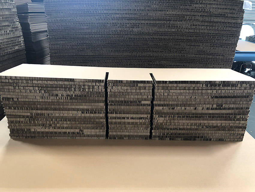 替代传统木箱,东莞工厂运输餐具用5mm厚度蜂窝纸板进行缓冲