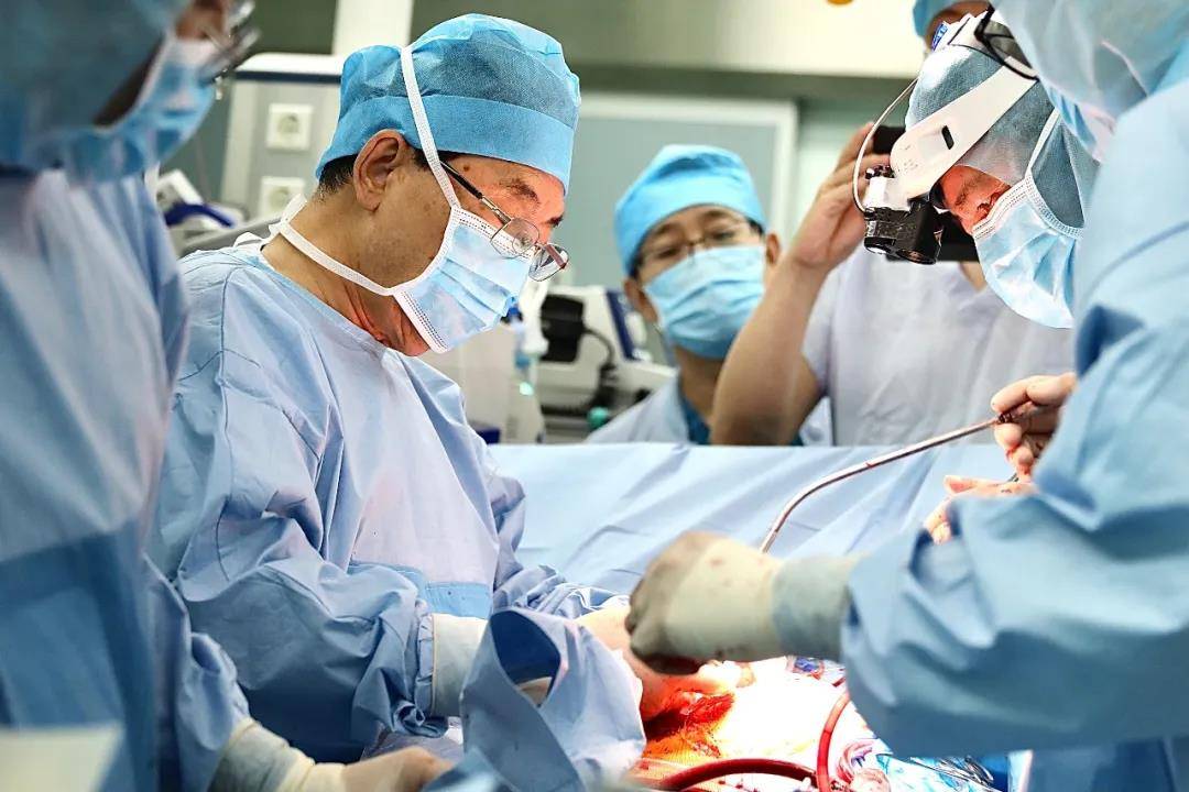 植入式|“火箭心”带来新希望！56岁患者严重心衰，走路靠拄拐，睡觉躺不下......