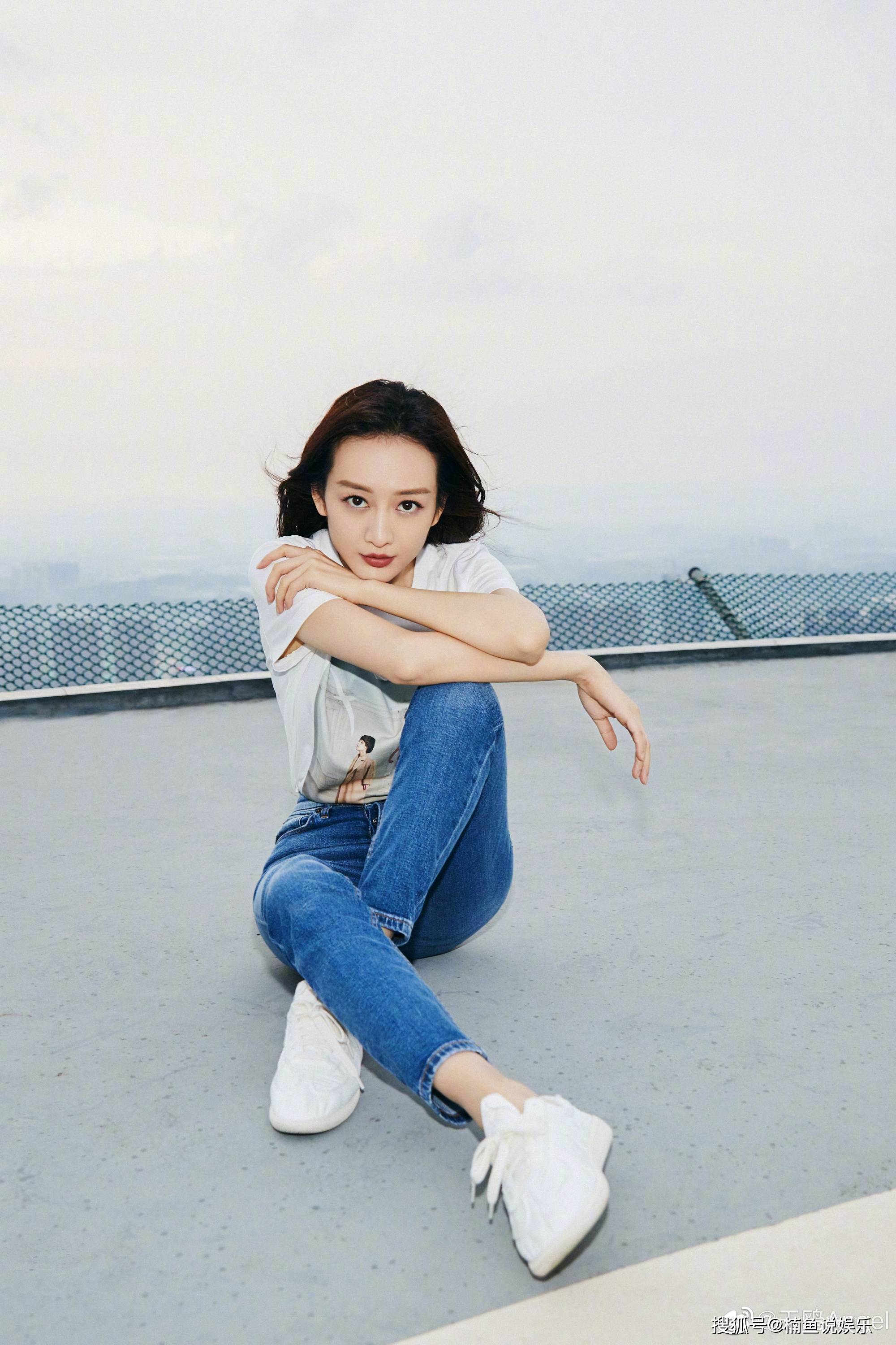 38岁王鸥气质有多美置身天台演绎高级感连头发丝都那么撩人