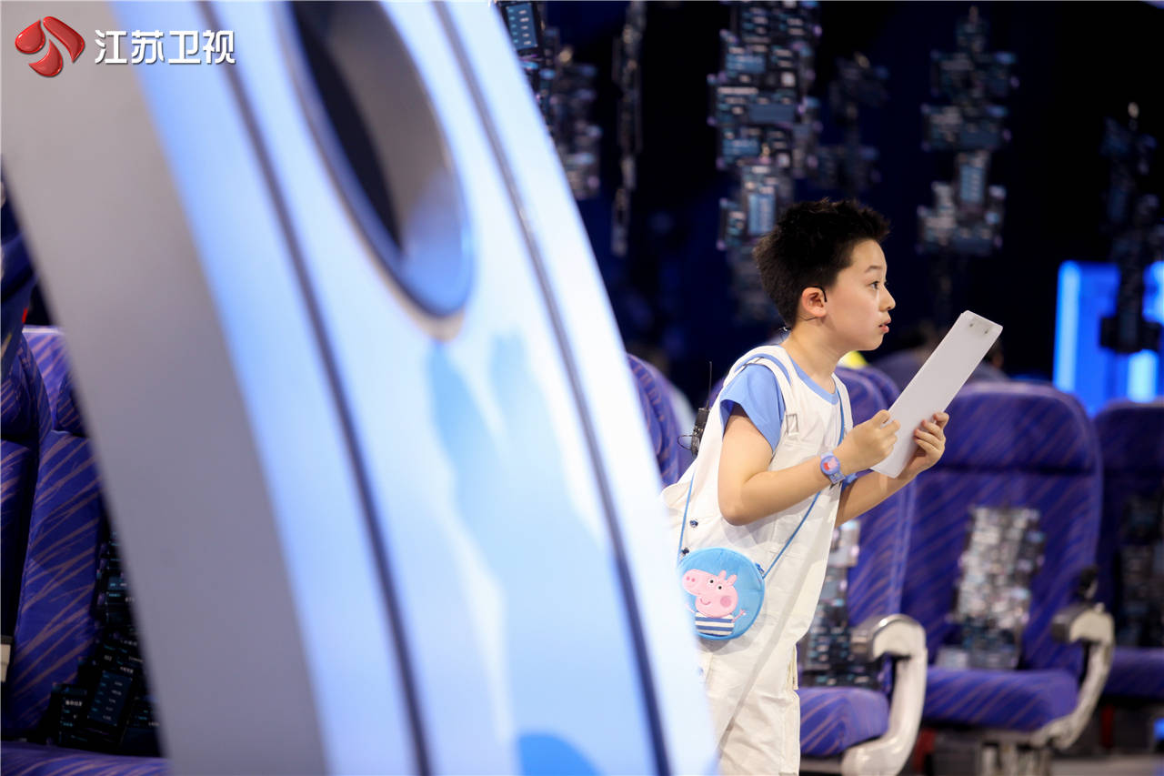 今晚超脑少年团正式登场首个挑战11还原机舱