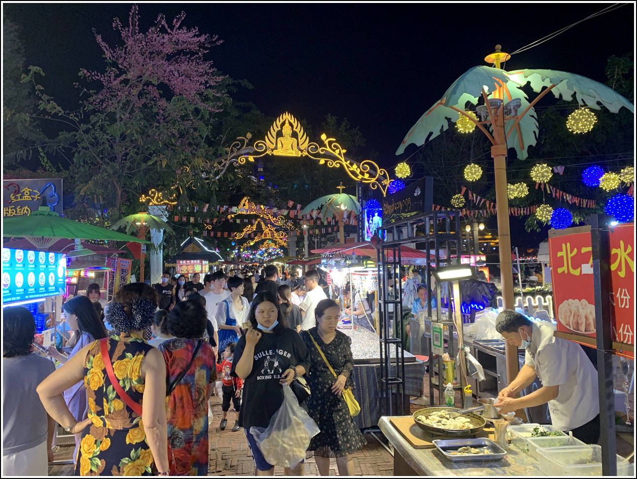 2021海南自驾回京记9总佛寺恢复重建逛夜市人山人海