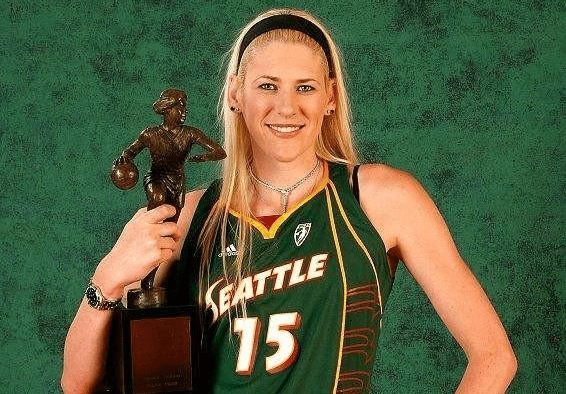 提到劳伦·杰克逊,很多人都比较陌生,但是关注世界篮球的球迷都知道