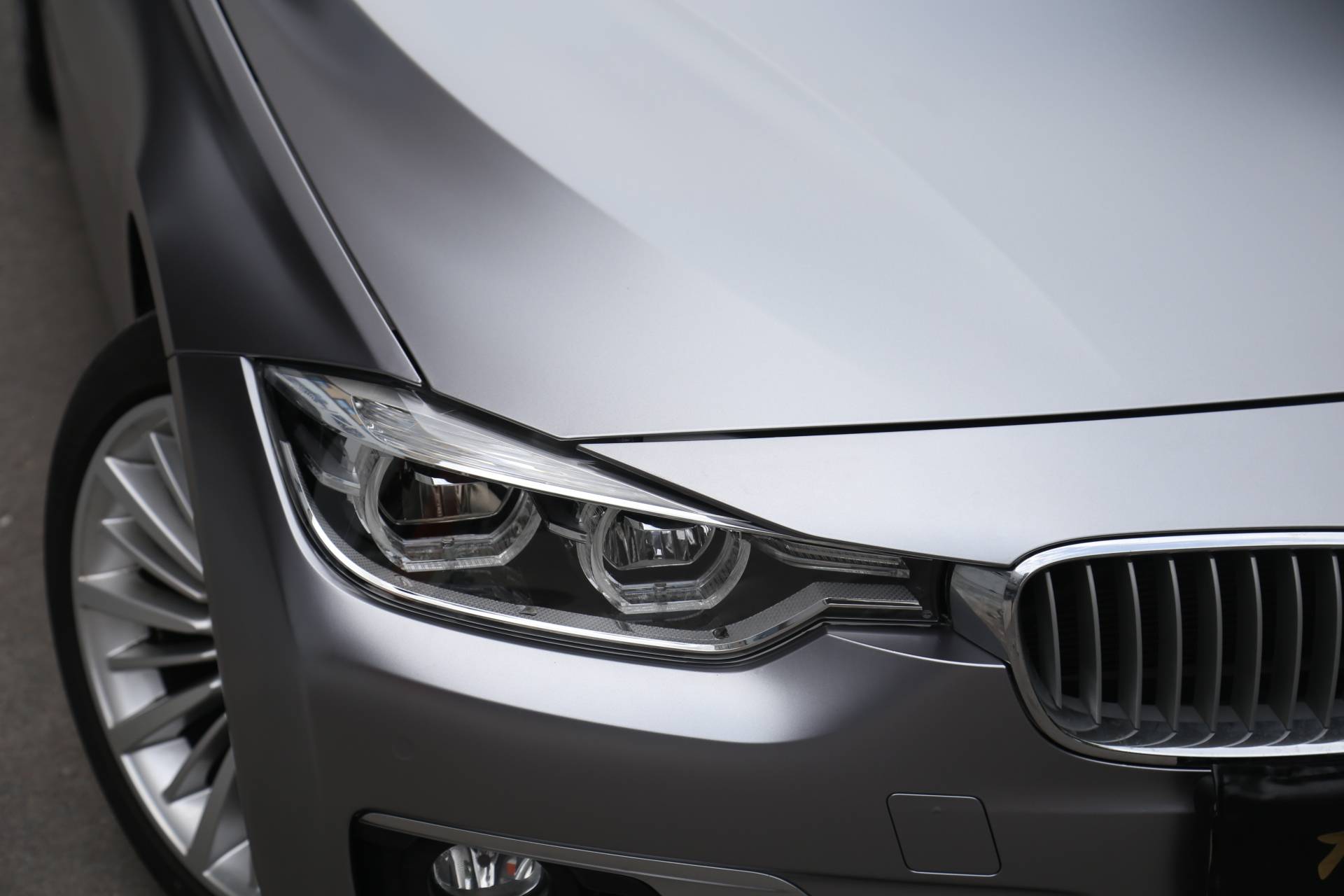 美学挥洒自如宝马三系全车改色贴膜电光金属钛银灰