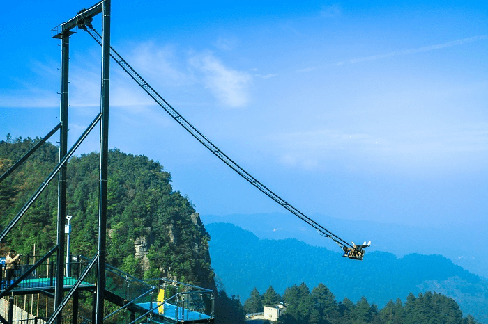 亚洲之最悬崖秋千荡出去是天上荡回来是人间