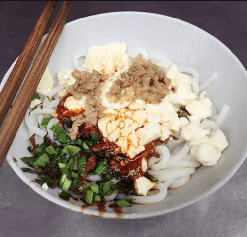 q弹柔软的米粉配上嫩豆花,会碰撞出什么火花?一分钟告诉你.