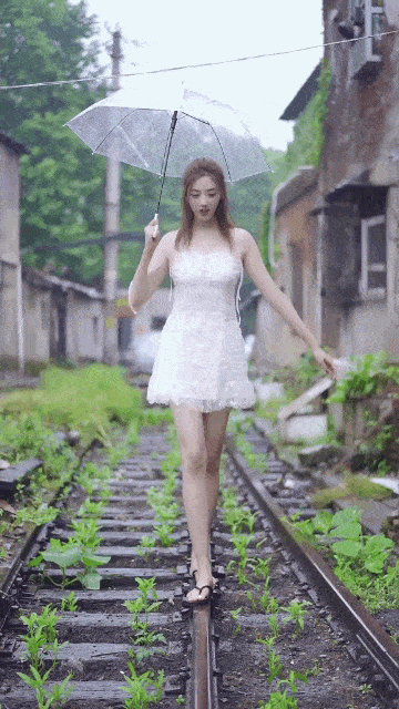 图片[1]-GIF搞笑段子：妹子，下雨天了没忘记带伞，你可以来接一下我吗？-妖次元