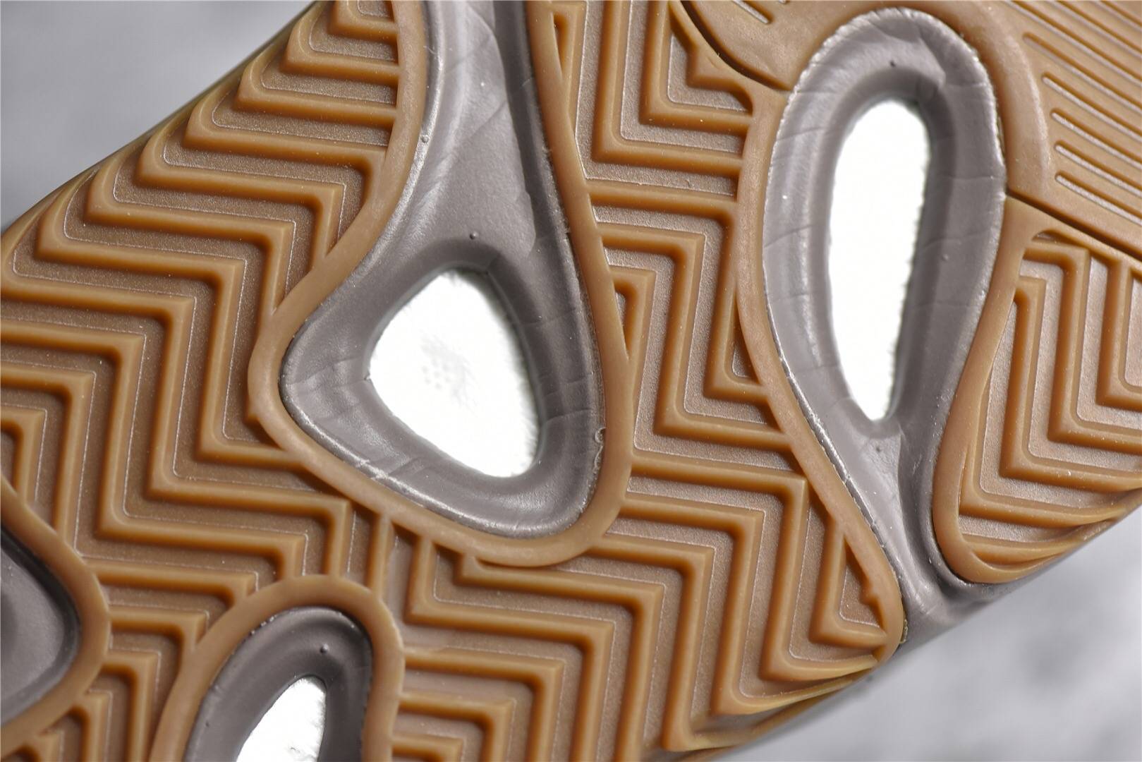 Amber|阿迪达斯椰子700 Adidas Yeezy Enflame Amber 黑灰复古运动鞋