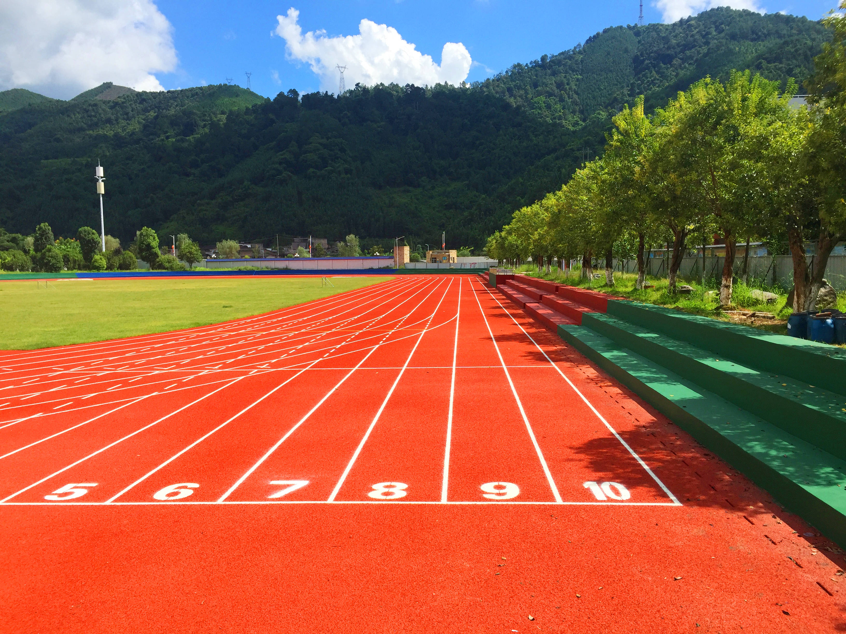 全塑型自结纹塑料跑道4大核心优势