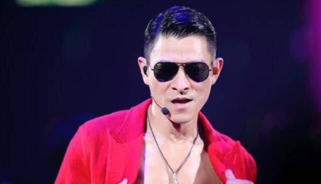 众明星评价周传雄的创作 fe45e87dfb4740cbbbb4a9a347a6ea37.jpeg