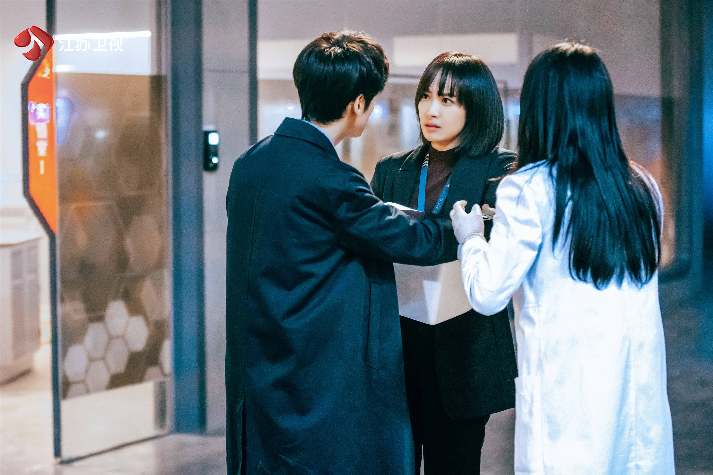 计划|当科研遇上爱情 《心跳源计划》高冷女生裘佳宁会如何抉择？