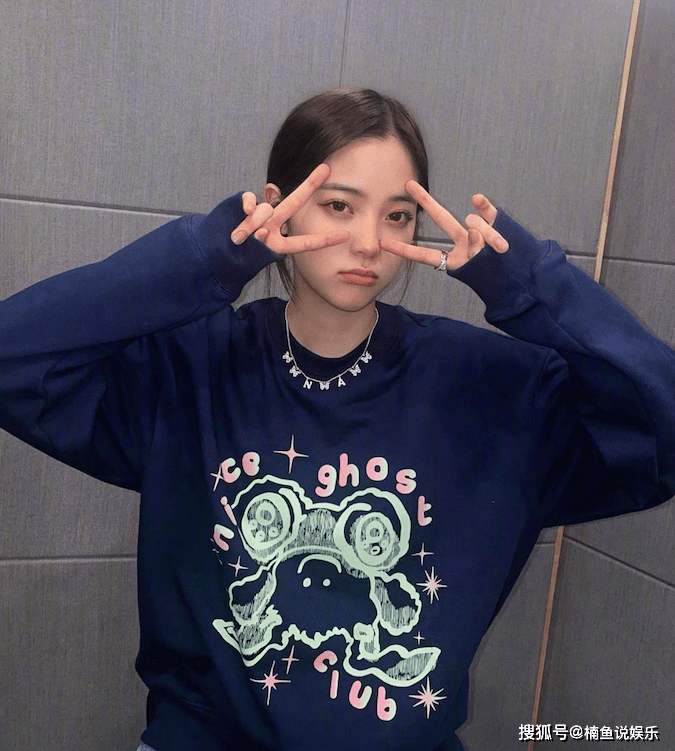 卫衣|21岁欧阳娜娜太会打扮了！轻熟女气质抢镜，长发飘飘好漂亮