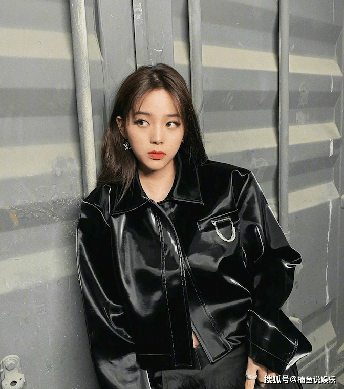 卫衣|21岁欧阳娜娜太会打扮了！轻熟女气质抢镜，长发飘飘好漂亮