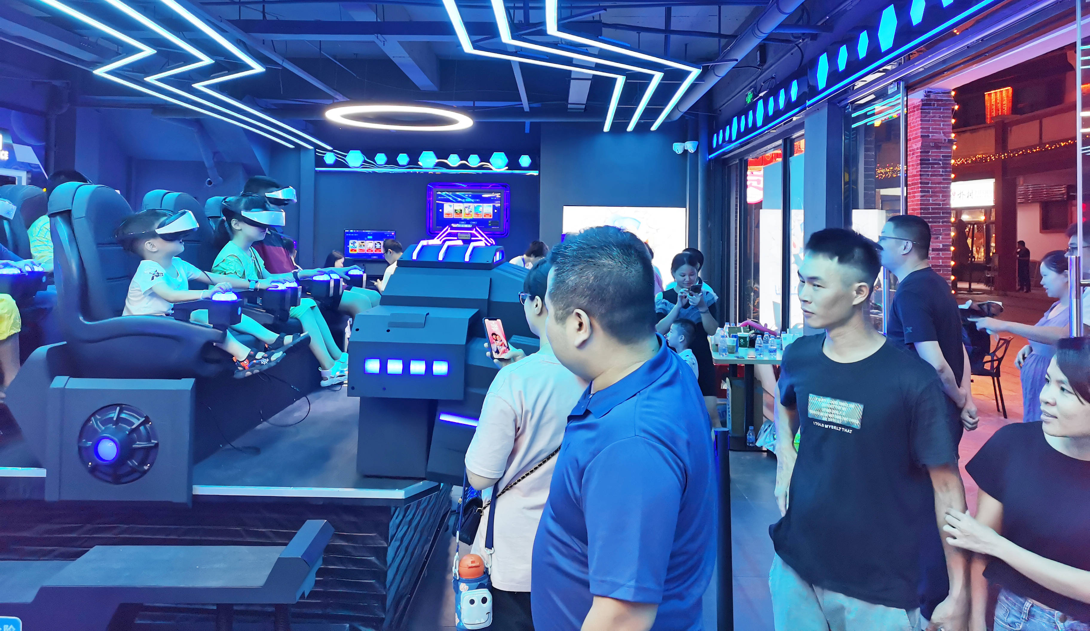 这家幻影星空vr体验馆也太好玩了让你一次玩过瘾