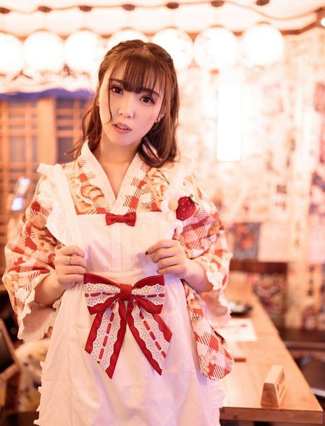 穿和服的小姐姐第四张的表情让人眼前一亮