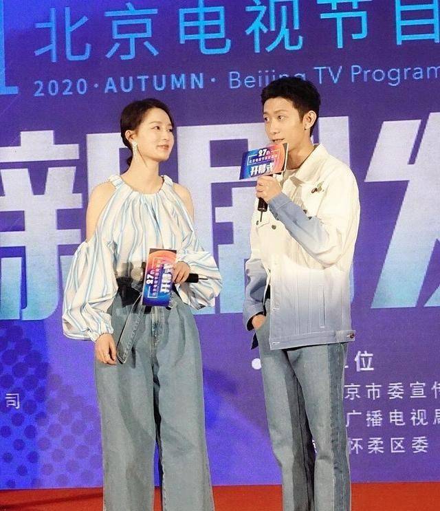 身材|李沁这造型真奇特，穿条“柱子裤”，感觉比张一山腿“粗”一圈