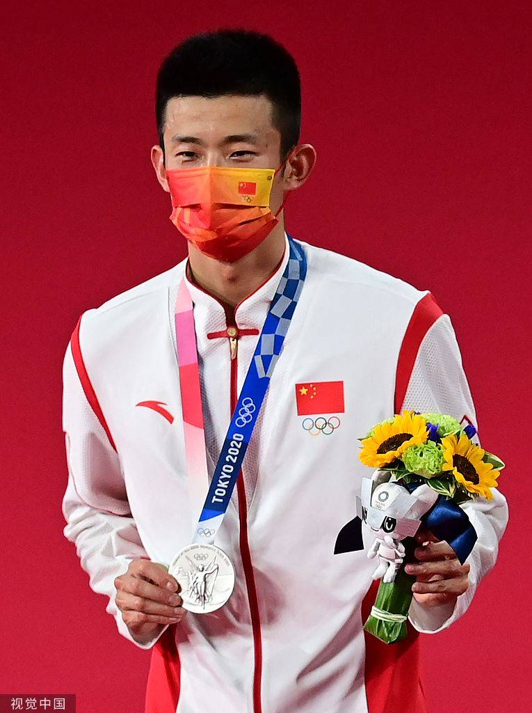 高清图英雄惜英雄谌龙赛后与安塞龙交换球衣