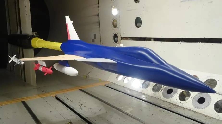 大跨度气动弹性风洞模型的设计和测试