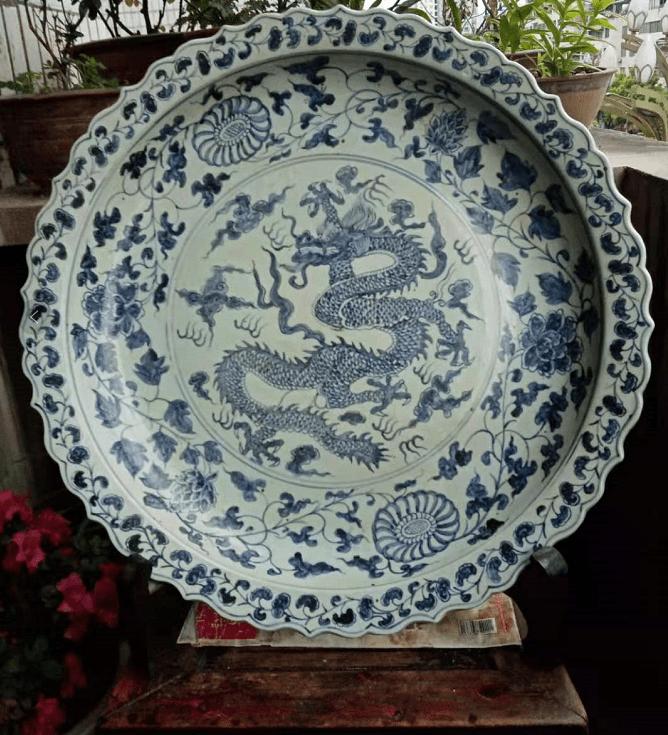明代青花龙纹大盘