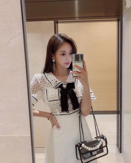 刺绣|韩国模特孙允珠北欧公主风蝴蝶结领刺绣镂空修身连衣裙网拍