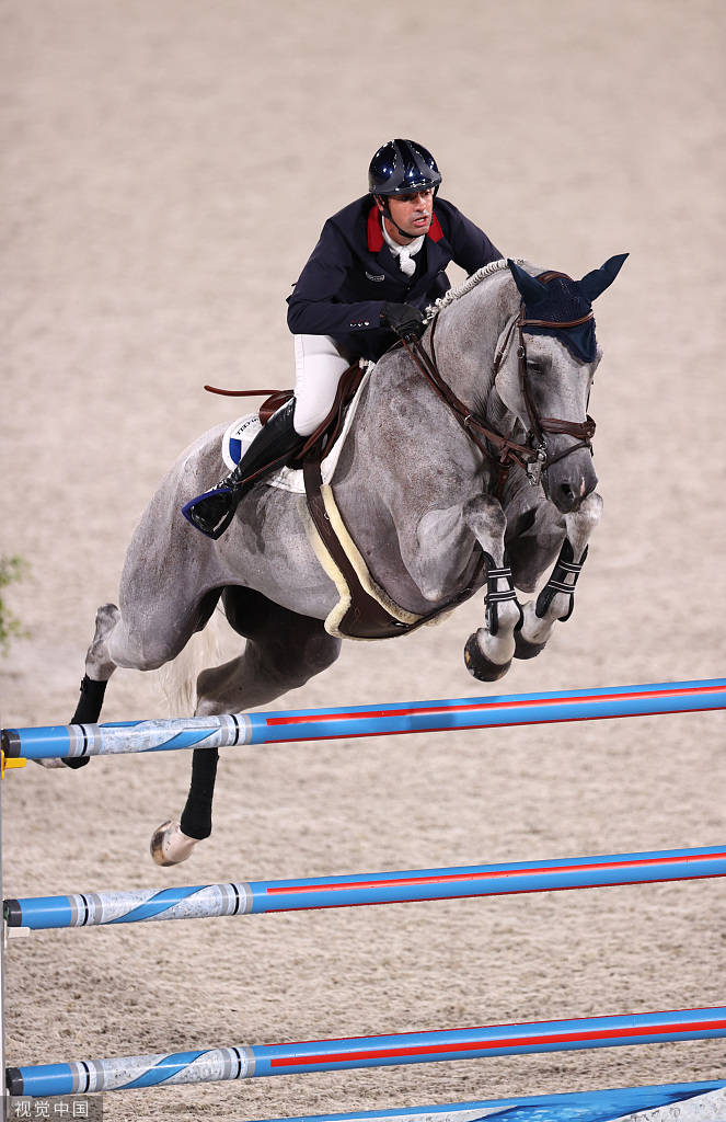 高清马术个人障碍赛资格赛李振强出战全神贯注