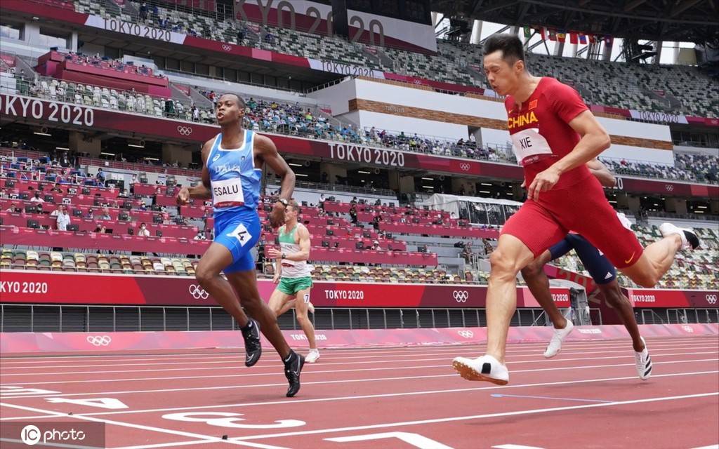 东京奥运会田径男子200米预赛谢震业刷新个人成绩