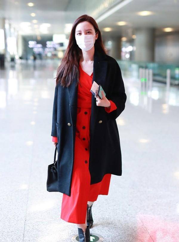 张萌|张萌穿得可真不像个老板娘,套了件睡裤就出门,素颜也不在乎