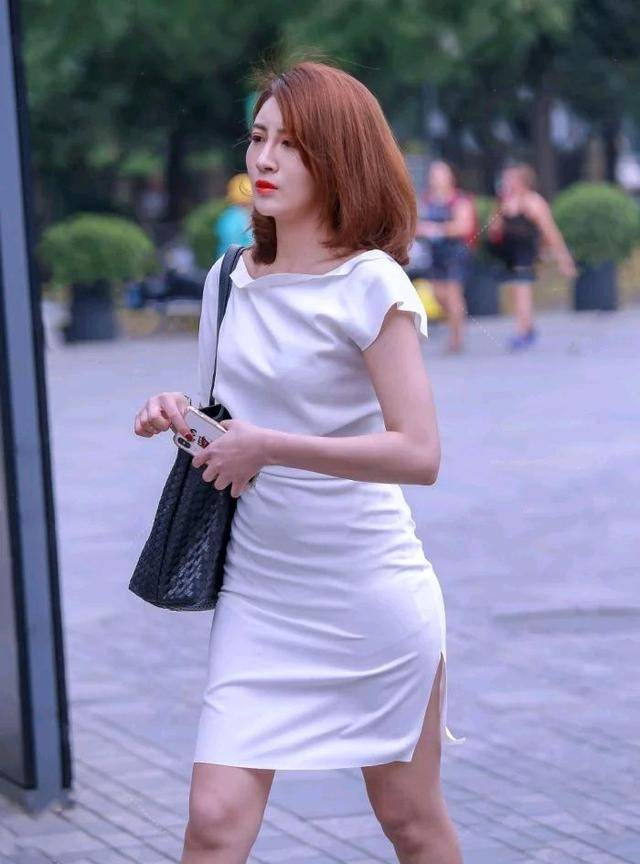 身材|看了气质美女们的穿搭，你肯定会被裙装圈粉的