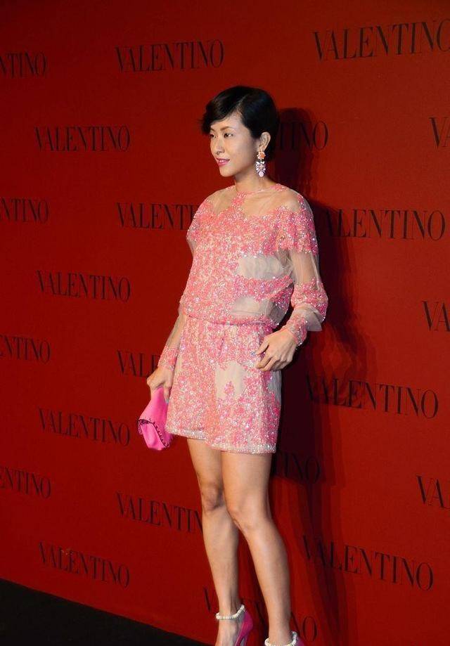 材质|陈奕迅的妻子真挺不一般的，肤色不白还要穿粉色，好在气质很高级