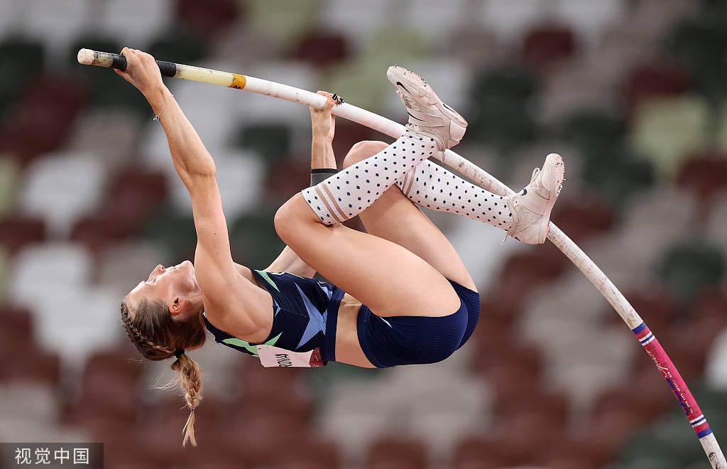 高清图:女子撑杆跳决赛 中国选手徐惠琴出战