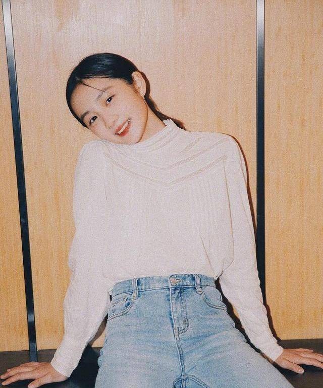 都拍|黄磊女儿都拍时尚大片了,出道还会远吗?长发美到几乎认不出