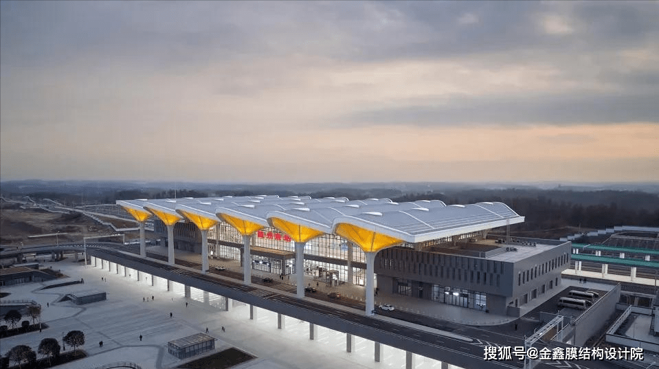 原创千年银杏十里画廊随州南站膜结构高铁站