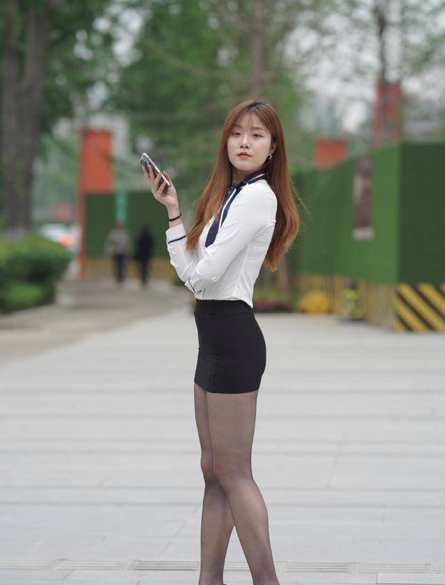 黑色|夏天职业装该怎么穿？白衬衫搭配黑色包臀裙，干练利落又时髦优雅