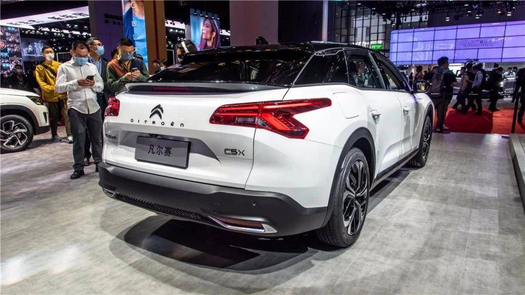 东风雪铁龙凡尔赛c5x预售价1437万起外观酷似奔驰cla猎跑车