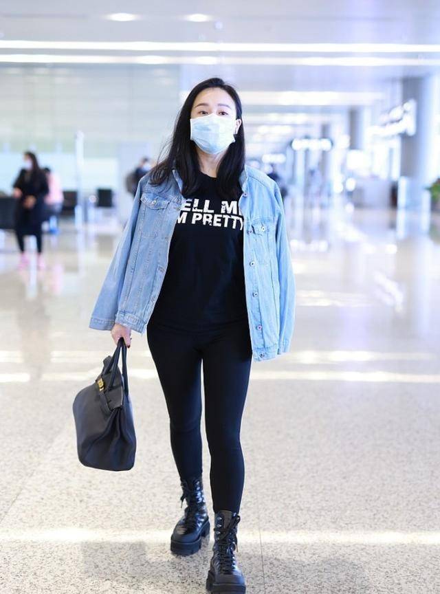 形象|冉莹颖已经很白了，还穿黑色的更显白，“豆腐腿”真打眼