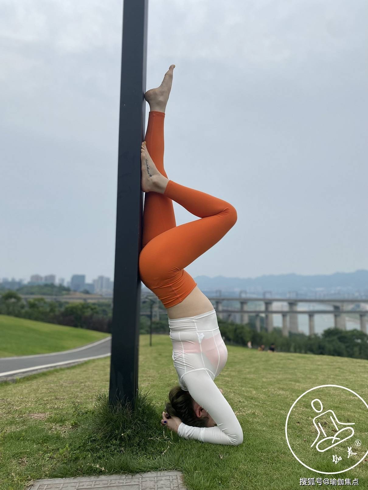 身材|瑜伽裤搭配起来更抢镜，展现不一样的女性美