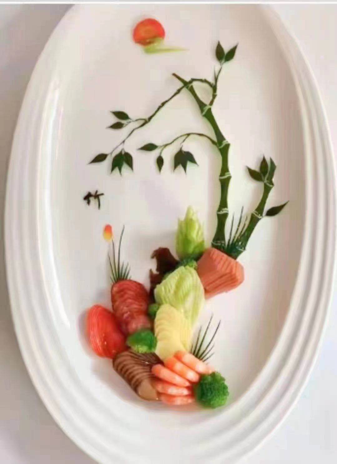 《鲍汁捞饭》大号鲍鱼饨至入味,加米饭浇汁 ,枸杞点缀而成.